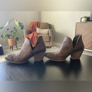Ariat Rich Brown Western Ankle Booties